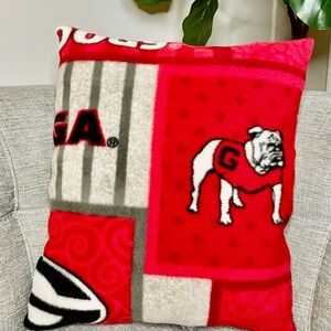 NEW GEORGIA BULLDOGS SPORTS FAN FOOTBALL FLEECE PILLOW
